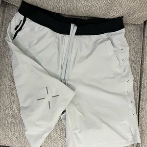 Ten Thousand Interval Lined shorts white 9” in mint condition.